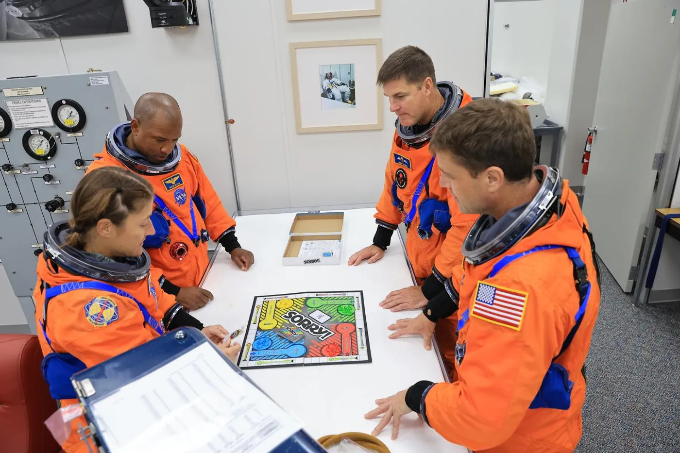 Artemis II クルー4名のプロフィール — 月周回ミッションに挑む宇宙飛行士たち【2026年版】