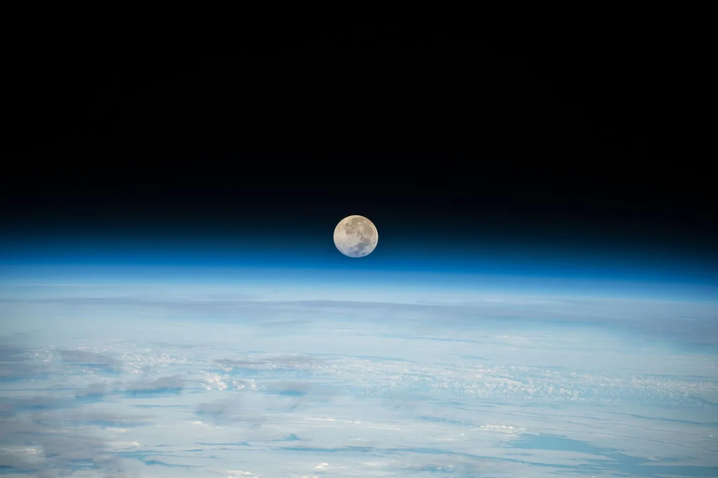 宇宙飛行士の年収はいくら？JAXA・NASA・民間の給料を徹底比較【2026年最新】