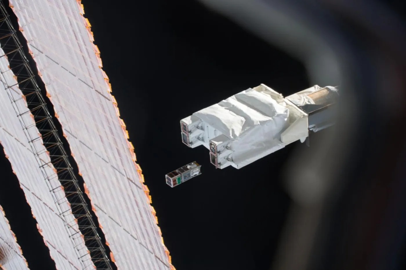 衛星のデオービット技術 — 運用終了後の廃棄方法と国際ルール【2026年版】